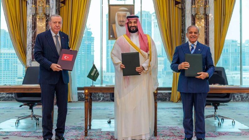 في رسالة بعد “اتفاق مكة المشترك”.. رضائي: الاتفاق الورقي مع تركيا وباكستان لن يجلب الأمن للسعودية