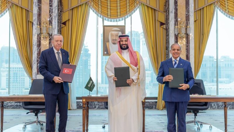 وزير الدفاع السعودي يعلق على “اتفاقية مكة للدفاع المشترك”
