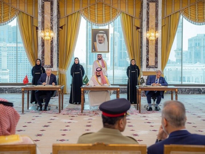 لماذا غابت مصر عن اتفاقية مكة للدفاع المشترك؟.. خبراء يفسرون لـRT حسابات القاهرة