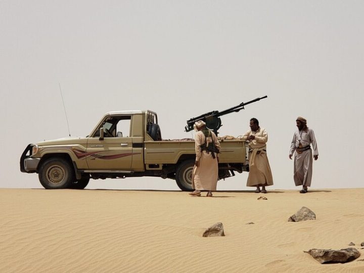 الجيش اليمني يرد على هجمات معسكرات مأرب