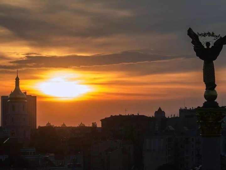 انفجارات تهز كييف وسط دوي صفارات الإنذار الجوي