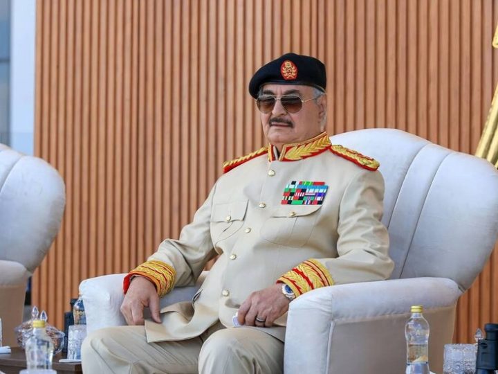ليبيا.. حفتر يتمسك بدور الجيش في المشهد السياسي والمنفي والدبيبة يدعوان إلى مؤسسة عسكرية موحدة