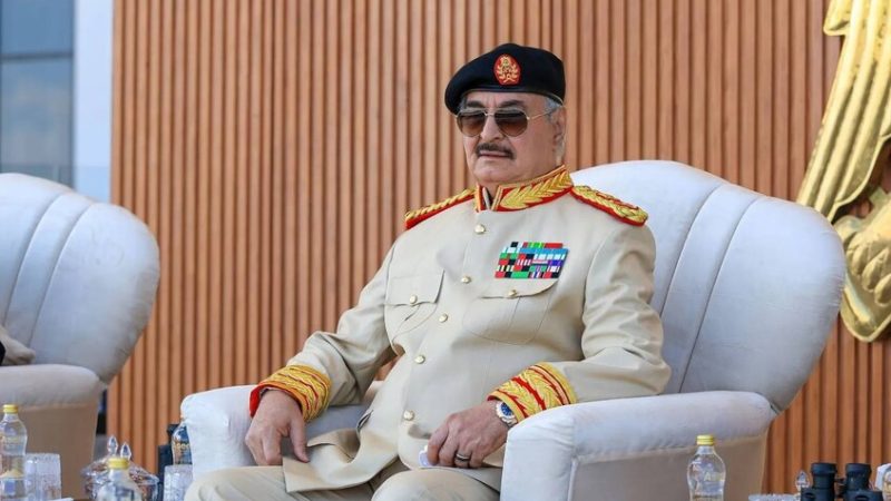 ليبيا.. حفتر يتمسك بدور الجيش في المشهد السياسي والمنفي والدبيبة يدعوان إلى مؤسسة عسكرية موحدة