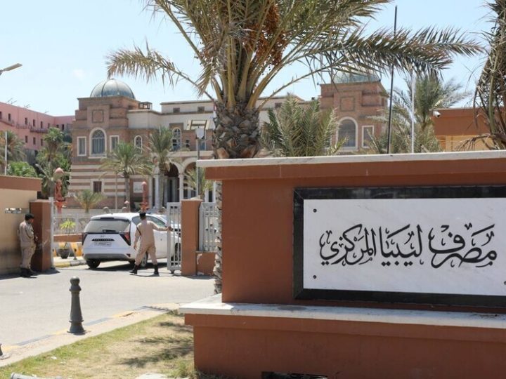 محافظ المركزي الليبي يعتذر عن منصبه.. مصادر لـRT: تعثر اتفاق الإنفاق الموحد وراء القرار