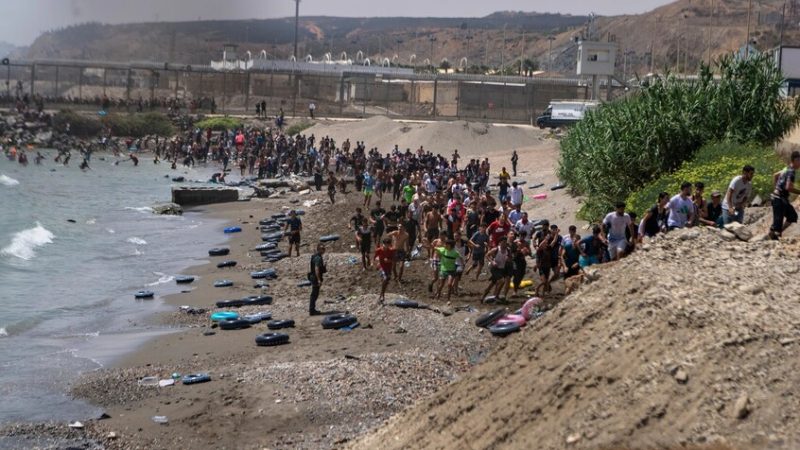 وزير العدل المغربي يطالب بعودة القاصرين المغاربة ويحمل إسبانيا المسؤولية