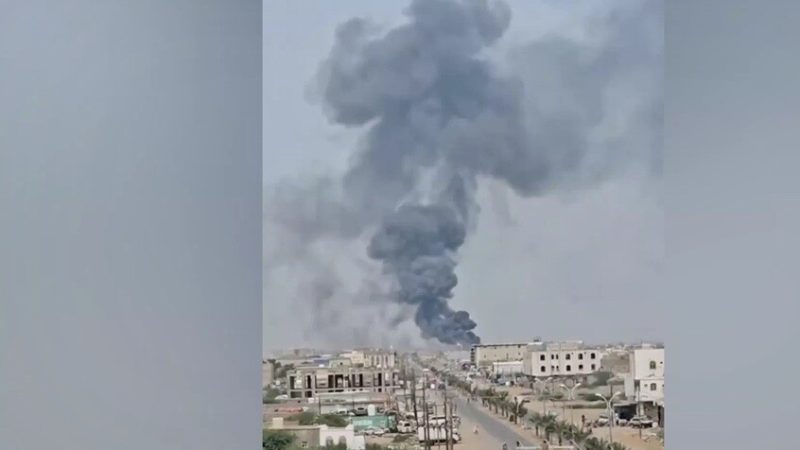 هجمات حوثية بالصواريخ والمسيرات تستهدف الجيش اليمني في مأرب والمخا