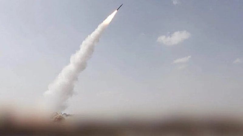 إعلام: هجوم حوثي جديد بصاروخين باليستيين يستهدف ميناء المخا اليمني