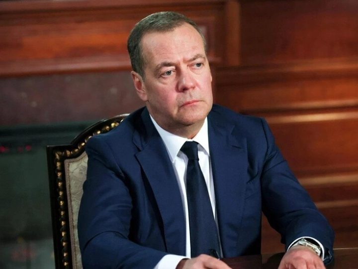 مدفيديف: الغرب يحاول إلغاء روسيا وتدمير ذاكرتها التاريخية