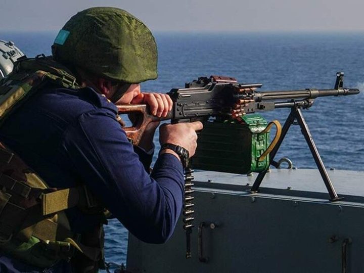 خبير فرنسي: إجراءات روسيا لحماية سفنها من القرصنة الغربية “شرعية وقانونية تماما”