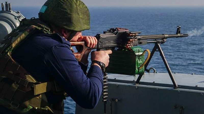 خبير فرنسي: إجراءات روسيا لحماية سفنها من القرصنة الغربية “شرعية وقانونية تماما”