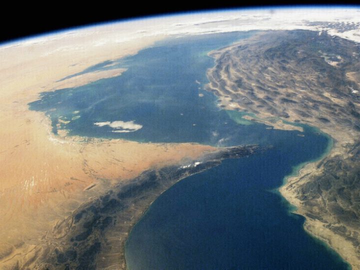 “وول ستريت جورنال”: حركة الملاحة في مضيق هرمز تراجعت إلى خمسها رغم تصريحات ترامب