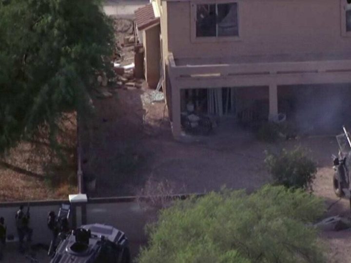 الولايات المتحدة.. مجهول يتحصن في منزل ويتبادل إطلاق النار مع الشرطة (فيديو)
