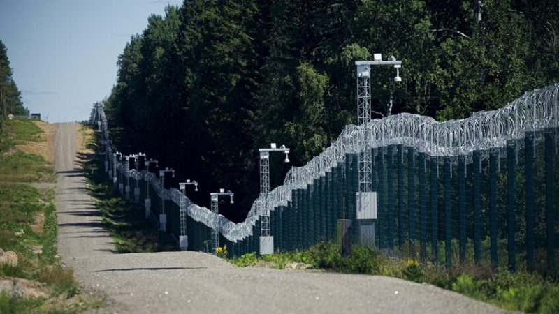 تاكر كارلسون يحذر من دفع واشنطن نحو حرب عالمية تؤدي لتدمير الولايات المتحدة