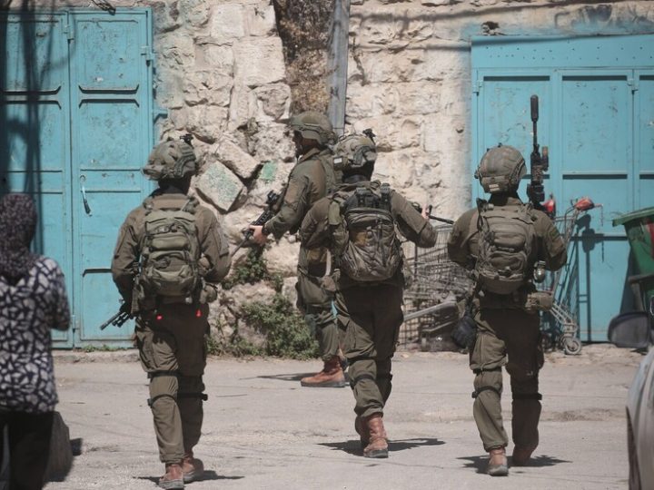 إسرائيل تغتال مدير شرطة محافظة غزة وتقتل فلسطينيا في خانيونس وسط تحذيرات من عودة سياسة الاغتيالات