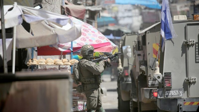 الجيش الإسرائيلي يعلن اعتقال فلسطينيين في جنين زعم أنهم خططوا لاغتيال وزير الدفاع
