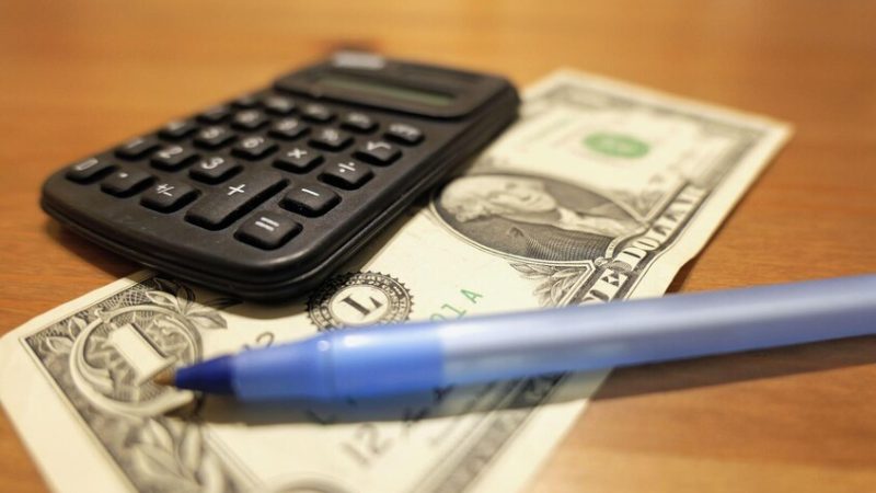 البيت الأبيض يؤكد خسارة أمريكا ما بين 19 و26 مليار دولار بسبب “تهرب الدول” من الرسوم الجمركية