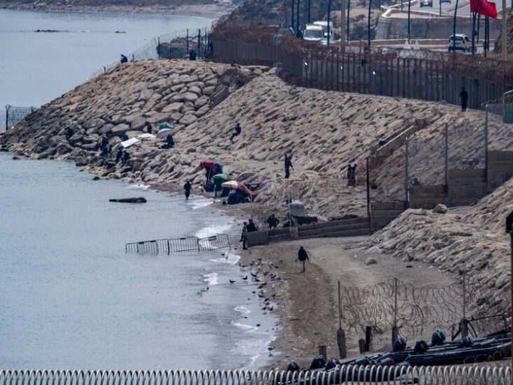 المغرب يستعد لـ”15 أغسطس” والداخلية تكشف عن مؤامرة عبور جماعي إلى سبتة