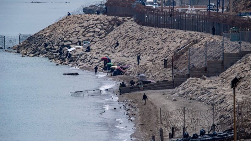 المغرب يستعد لـ”15 أغسطس” والداخلية تكشف عن مؤامرة عبور جماعي إلى سبتة
