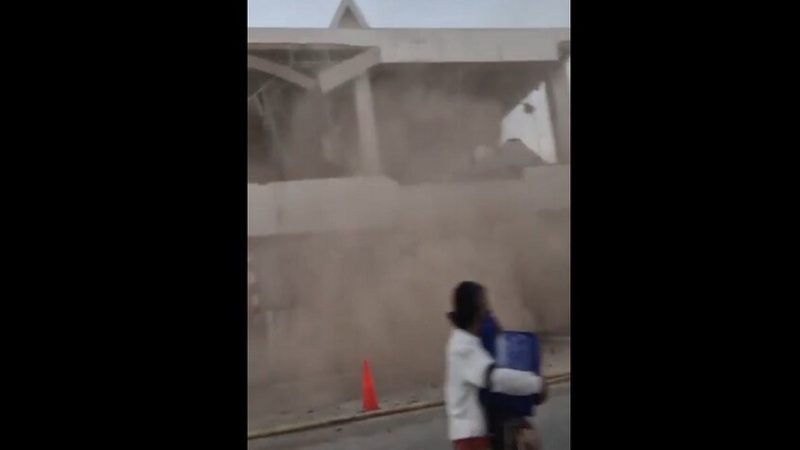 فيديوهات مرعية من إندونيسيا.. مصرع 20 شخصا ولحظة فرار الآلاف إثر زلزال جزيرة فلوريس