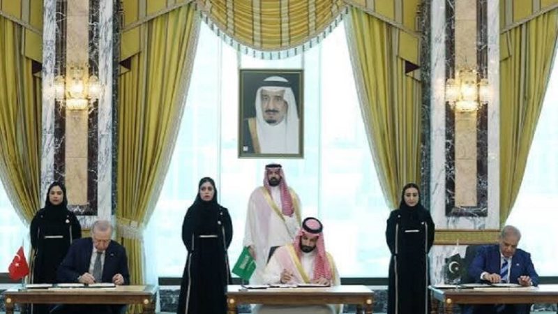 خبير يوضح احتمالات نجاح السعودية بتشكيل نظام جديد في الشرق الأوسط بعيدا عن واشنطن بعد “اتفاقية مكة”