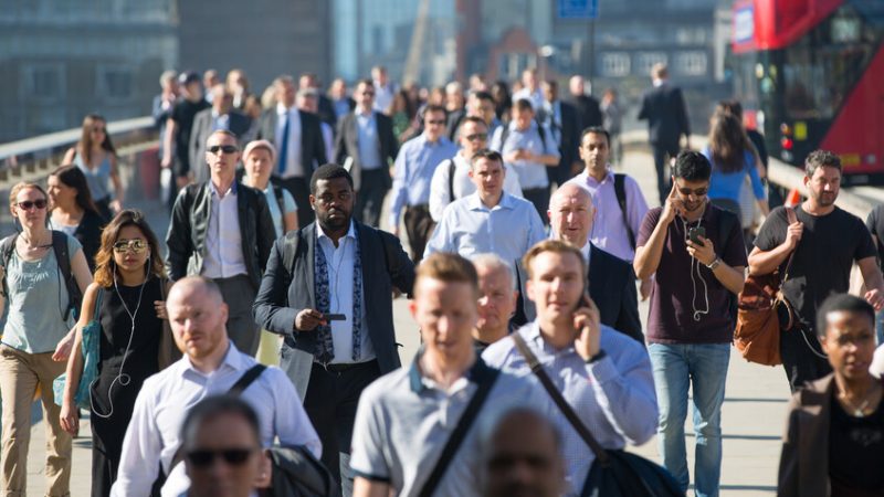 موجة غلاء جديدة تلوح في بريطانيا مع قفزة متوقعة في التضخم