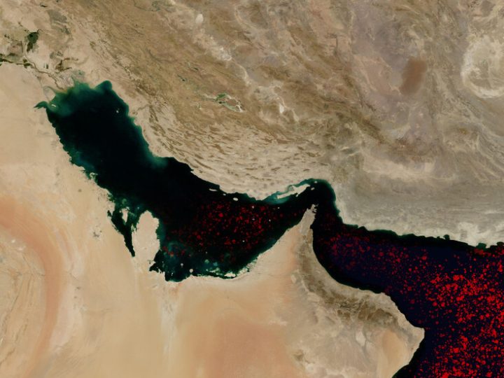 إسرائيل ترصد إشارة جديدة: الطائرات الإماراتية فوق إيران