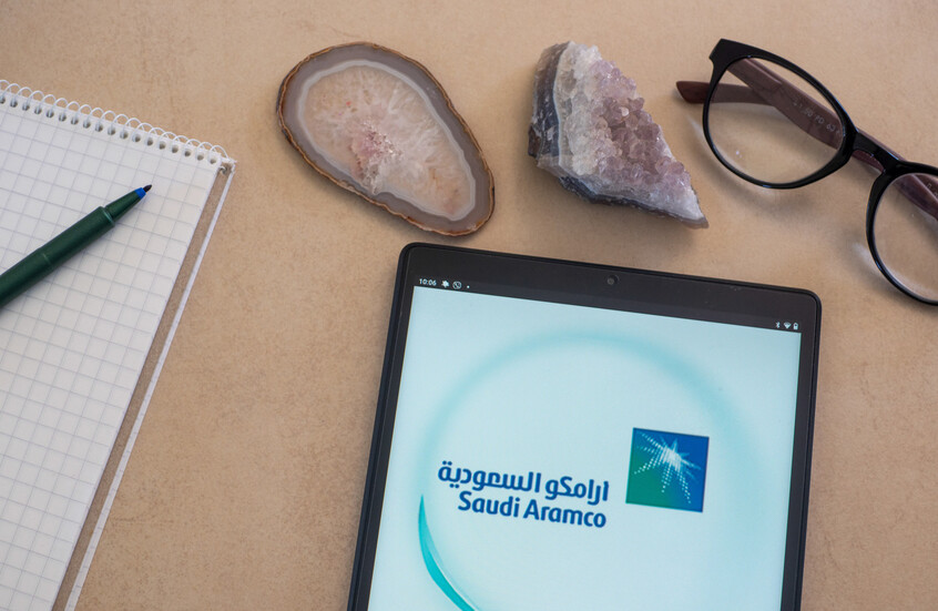 مصادر: “أرامكو” تعرض النفط للبيع خارج مضيق هرمز