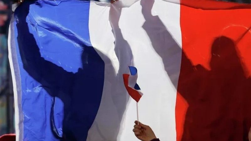 ماكرون يوقع قانونا عسكريا جديدا يخصص 36 مليار يورو إضافية للدفاع حتى 2030