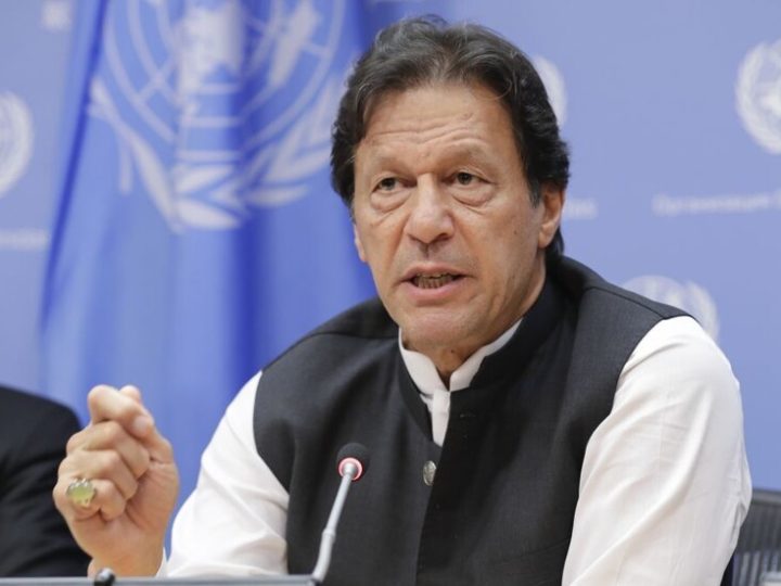 المحكمة العليا الباكستانية تقضي بنقل عمران خان من السجن إلى المستشفى