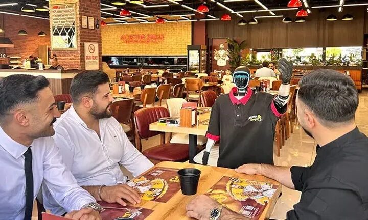 نادل آلي في أنقرة يعلن “الإضراب”.. ويطالب بإجازة نهاية أسبوع كاملة! (صور +فيديو)