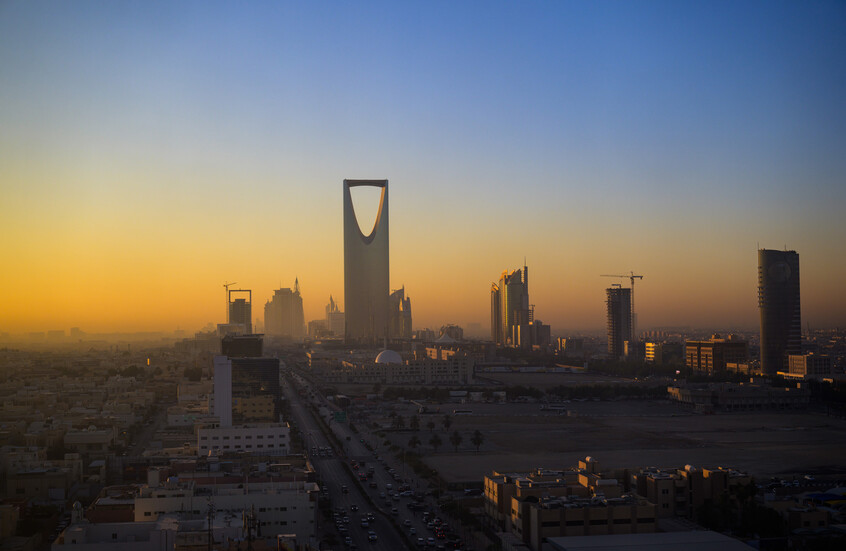 بورصة الرياض تستأنف التداول بعد توقف قصير