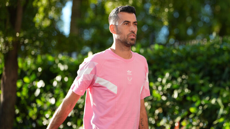 بوسكيتس يعود إلى برشلونة من بوابة التدريب