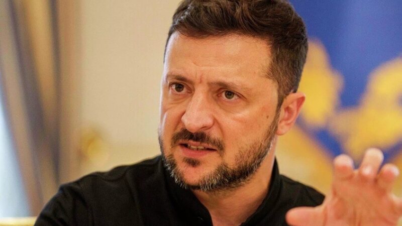 فايننشال تايمز: إقالة مساعدة زيلينسكي تهدد بفضيحة فساد جديدة