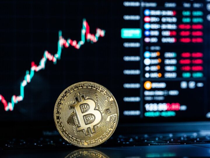 سعر عملة بيتكوين يصل إلى 70 ألف دولار لأول مرة منذ 2 يونيو